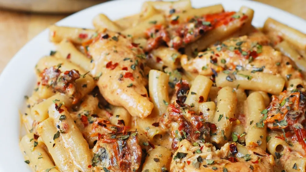 Sun-Dried Tomato Pasta with Chicken and Mozzarella