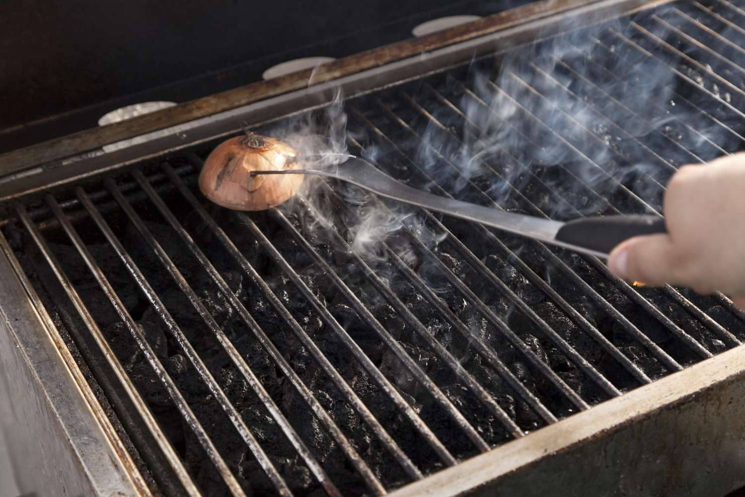 Clean Your Grill Naturally: The Onion Hack You Need to Try