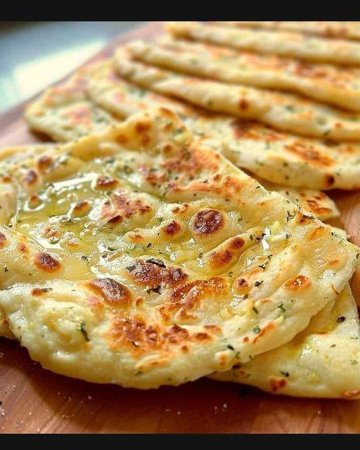 GARLIC AND BUTTER FLATBREAD 