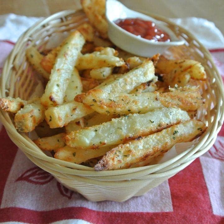 BAKED GARLIC PARMESAN FRIES 